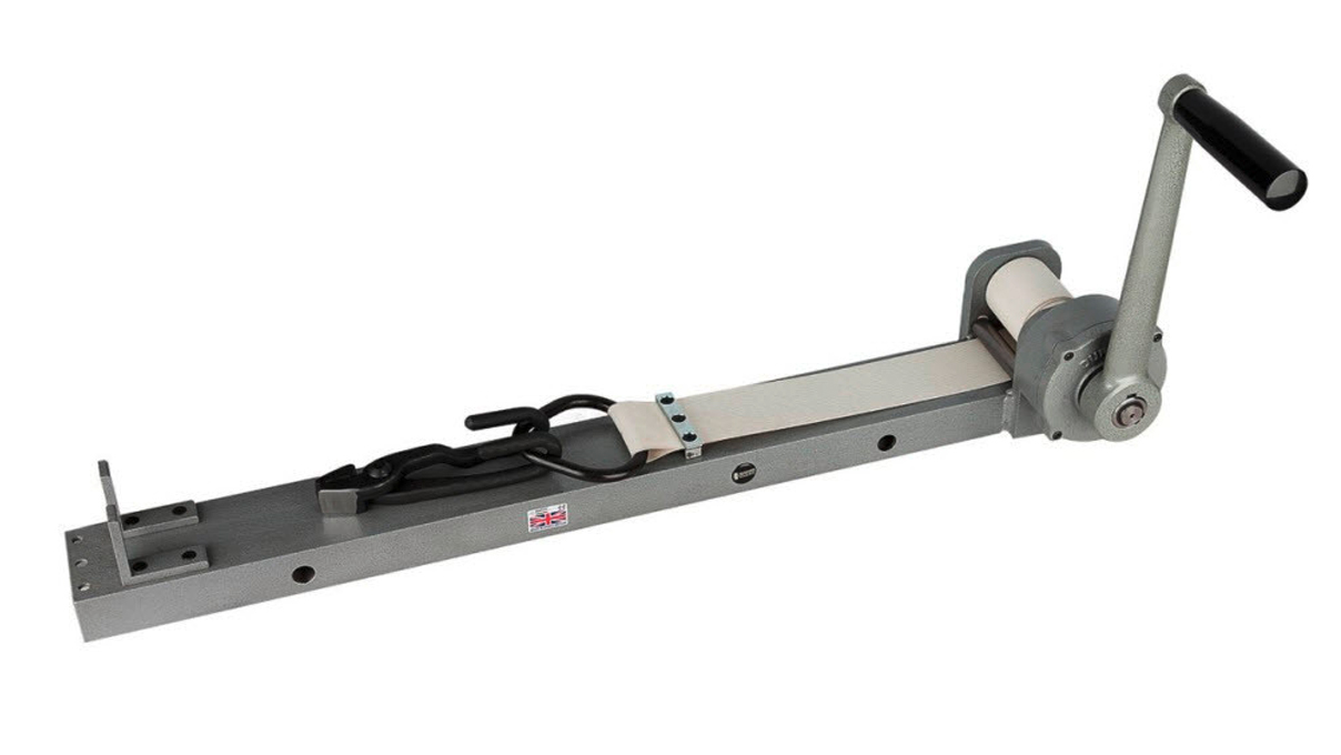 Ziehbank mit Handkurbel und Rückholvorrichtung zur Wandbefestigung oder Tischmontage, Ziehlänge
760 mm, Gurtlänge 1000 mm, Gurtbreite 50 mm