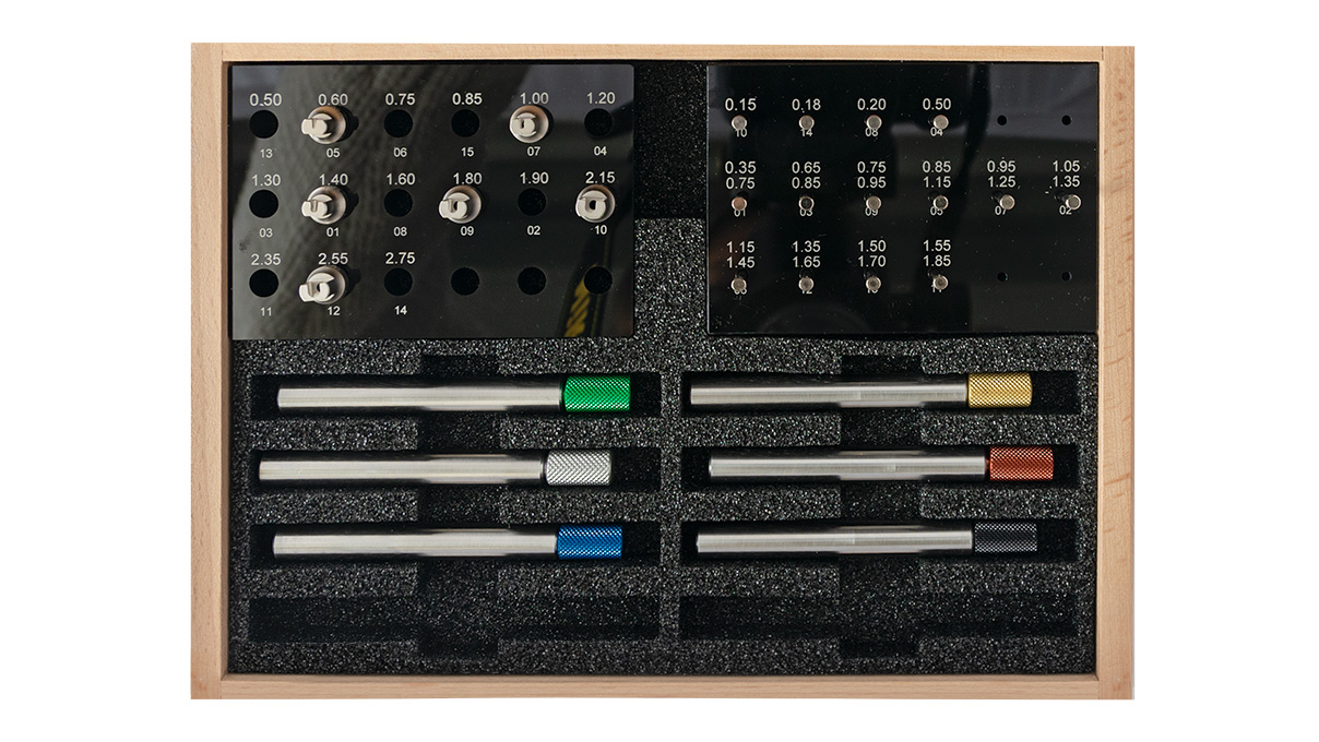 Horia dispositif de dépose d’aiguilles AR AI 501 dans son coffret, avec poignées montées, ressorts,
embouts, pointes pleines et creuses