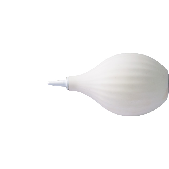 Ventilador blanco con dos extensiones de plástico