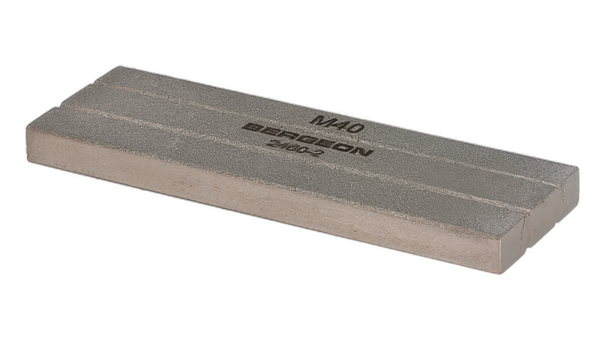 Bergeon 2460-2 Plaque d'affûtage pour pointes de brucelles, 6 x 75 x 25 mm, avec 2 rainures (1 mm / 2
mm)
