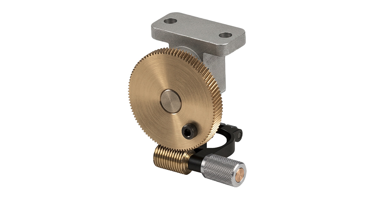 Micromecalp Lapino PRO, Chariot de lapidage avec réglage micrométrique, modules X et Y montés et trois mandrins à pinces
standard (Ø 40 mm), filetage M14