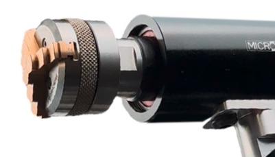Lapidierschlitten mit mikrometrischer Einstellung und drei Standard-Spannzangenfutter (Ø 40 mm
Durchmesser, individuell anpassbar), inkl. Nano X36 mit variablen Messingbacken, M14 Gewinde
