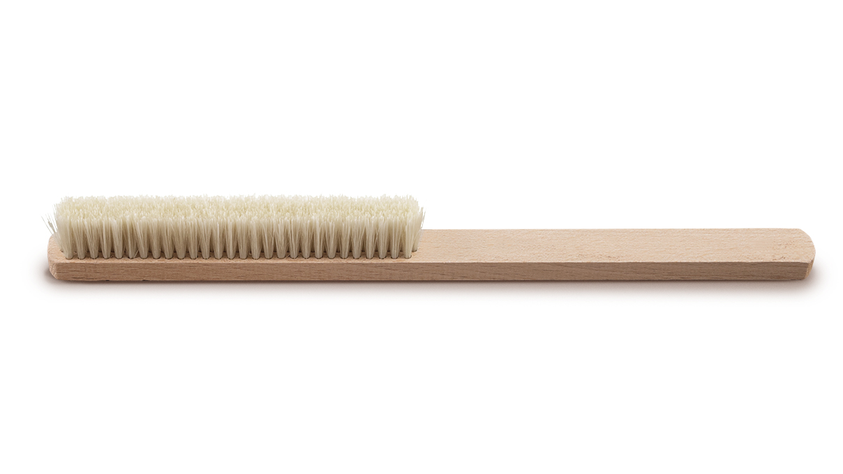 Hand brush, 4 rows, wooden handle, Chungking bristles, coarse, length 220 mm