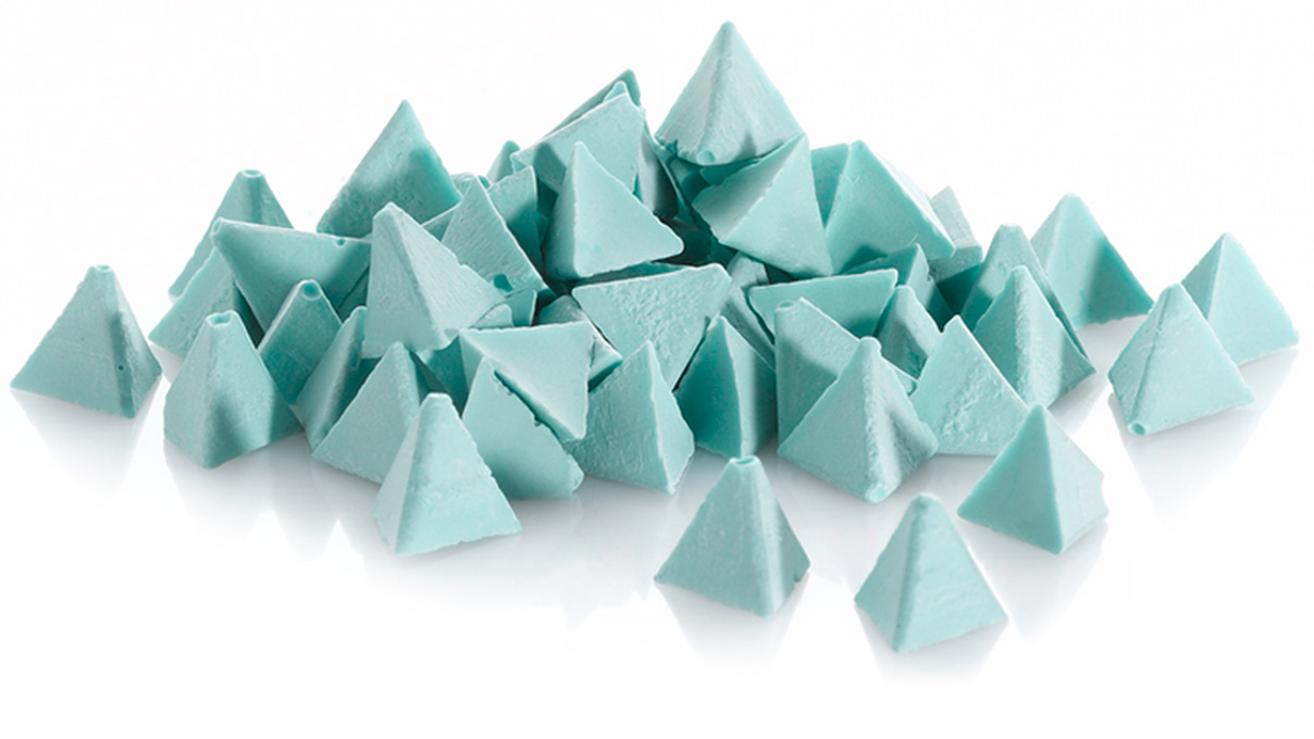 Grinding material PM 10 (pyramid) made of plastic, fine, 5 kg