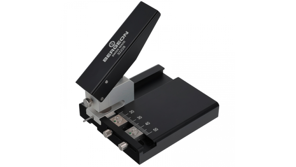 Bergeon 32228 gatenpons voor horlogebanden, voor het gelijkmatig ponsen van extra gaten in leren
horlogebanden, incl. verwisselbare gereedschapsinzetten voor gatdiameters Ø 1,60 mm en Ø 2,00 mm