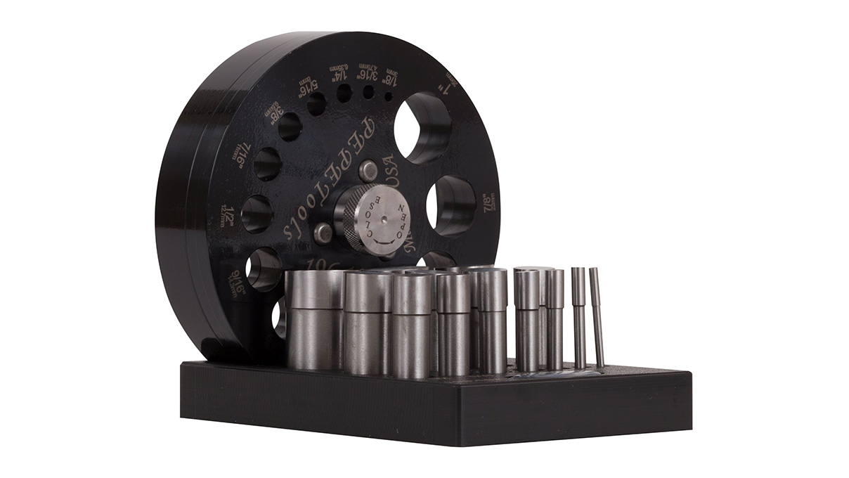 Punching tool kit, disc cutter of plate material