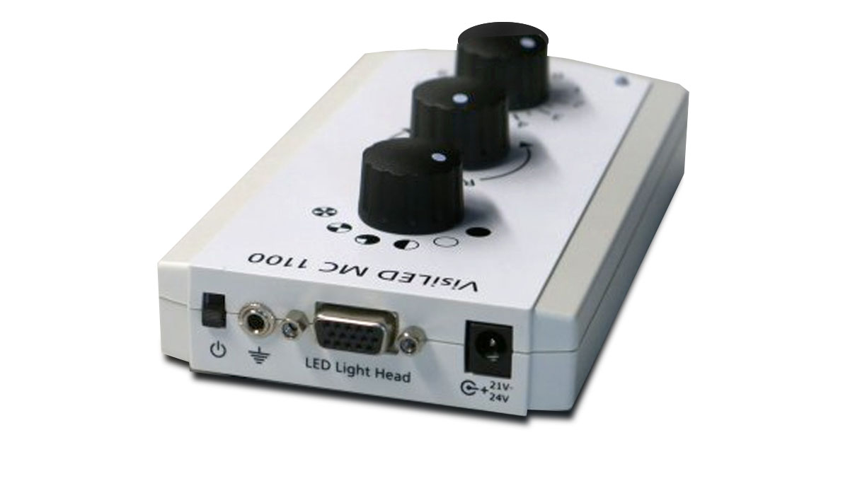 Controller MC 1100 für VisiLED mit 3 Drehknöpfen für Dimmung, Segmentierung (5 Modi) und deren Rotation, zum
Steuern einer VisiLED Leuchte (wenn kein Stativ verwendet wird), inkl. Netzadapter