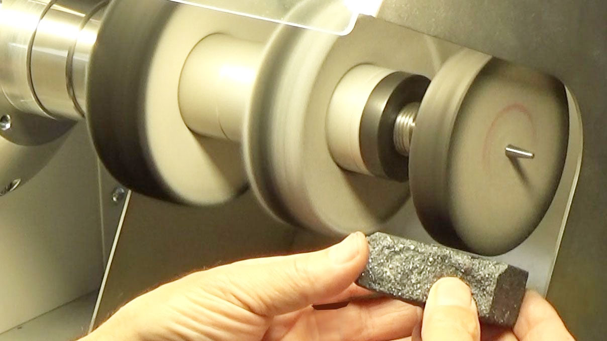 Stone to rectify for cleaning felt polishing wheels from compound
