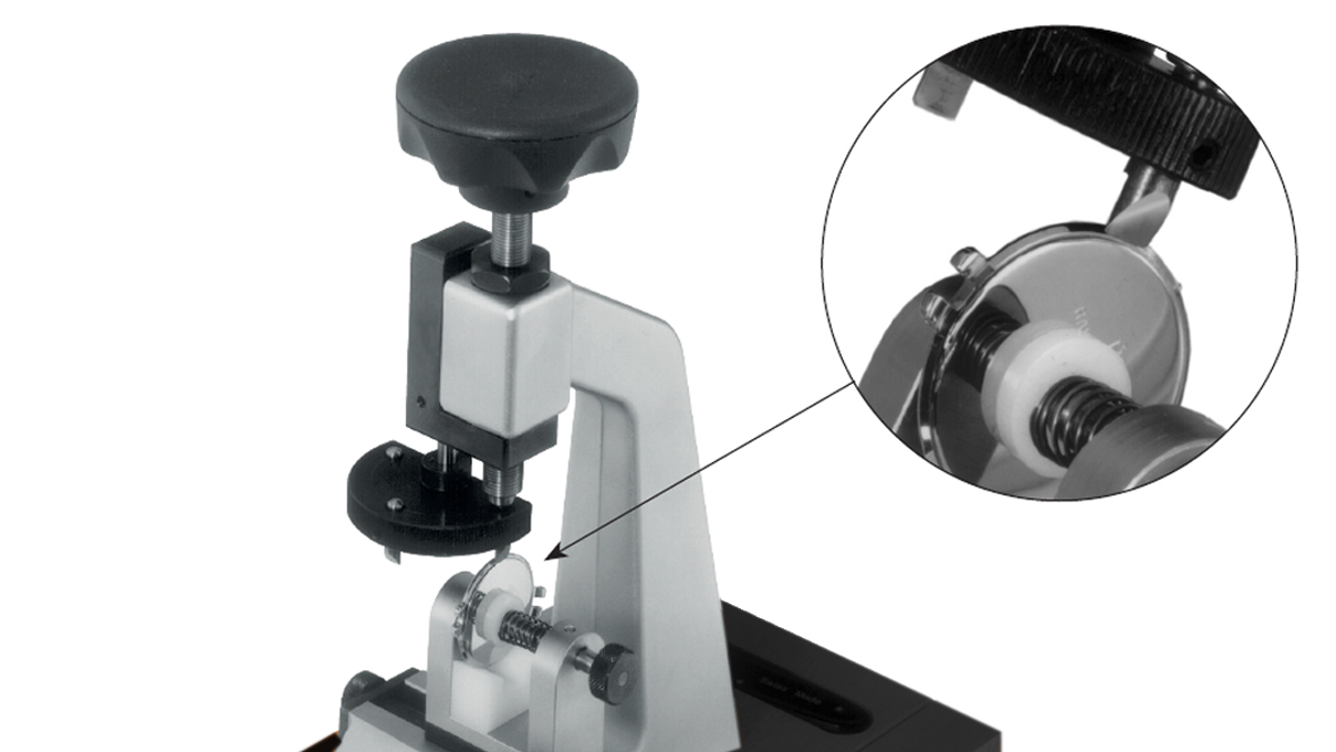 Bergeon 5700-BP device for opening watch cases with pressure back